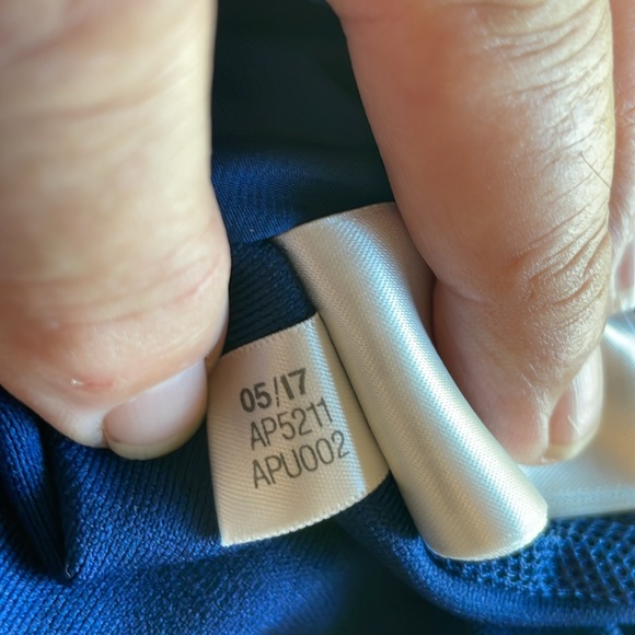 Adidas Climacool blue medium long sleeve zipper up jacket, rear air vents - Picture 9 of 11